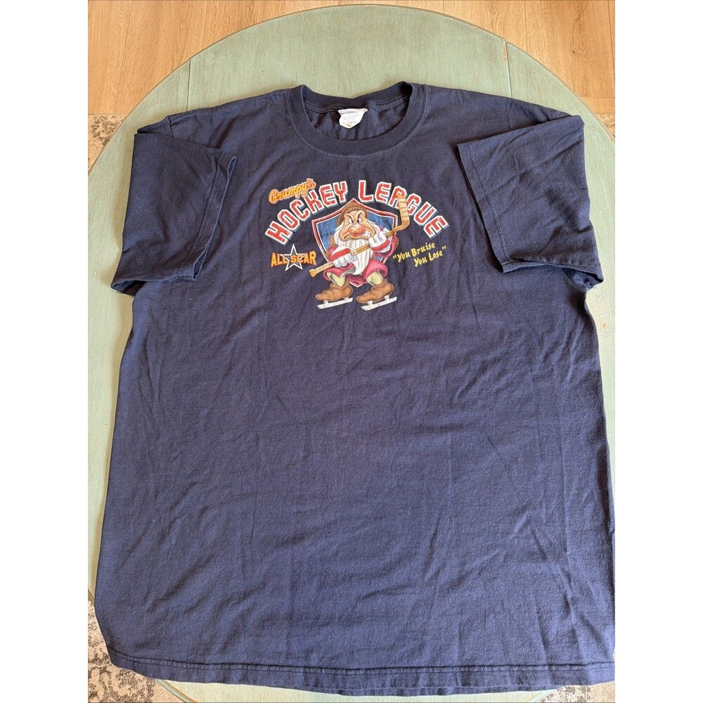 VTG Disney Store Grumpy Hockey League T Shirt Mens 2XL XXL‎ Navy Blue All Star